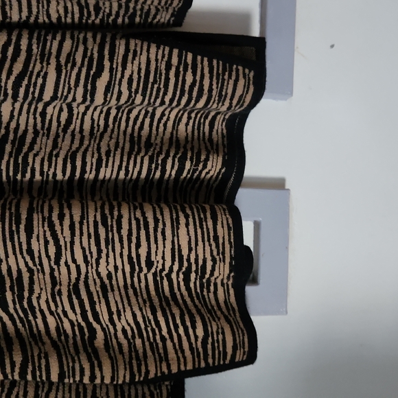 Sweater - Picture 4 of 6